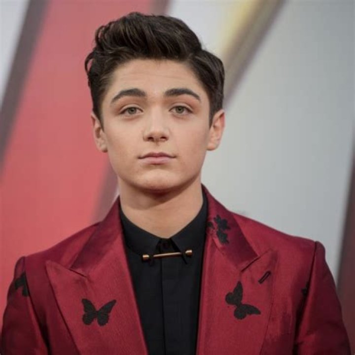 Asher Angel as Daniel in Love Actually (2023)