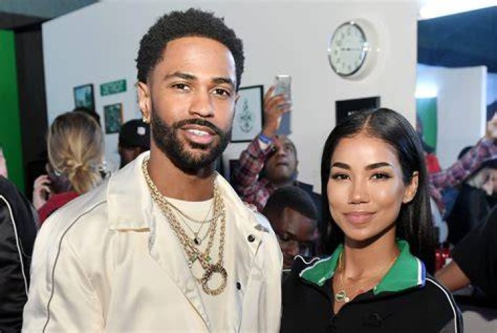 Big Sean and Jhen&eacute; Aiko Take Son Noah to the Aquarium as They Celebrate