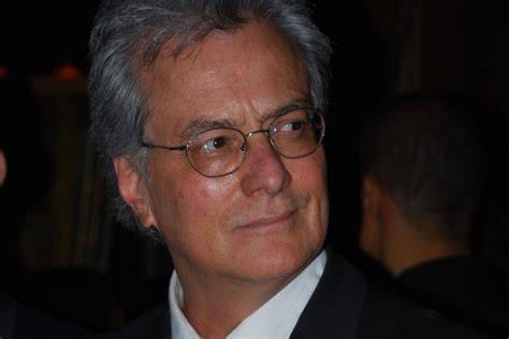 Bill D'Elia as Director in Lois & Clark: The Movie (1996)