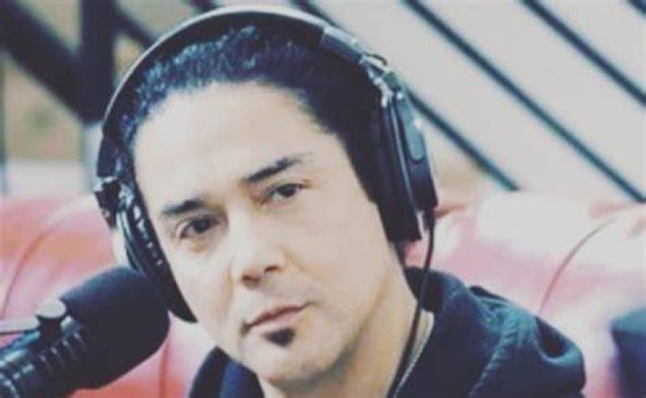 Chris Santos Wife: A Deep Dive Into Their Relationship