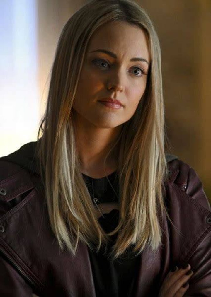 Christina Wolfe as Robyn in NEED FOR SPEED : STREET LEGEND