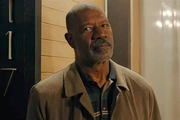 Dennis Haysbert as Magnus au Grimmus in Red Rising