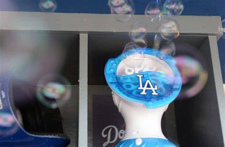 Dodgers keep bubble machine in dugout; Alissa Arden is Foxy FOX Sports