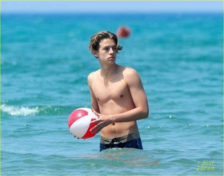 Dylan Cole Sprouse Beach Hot Sex Picture