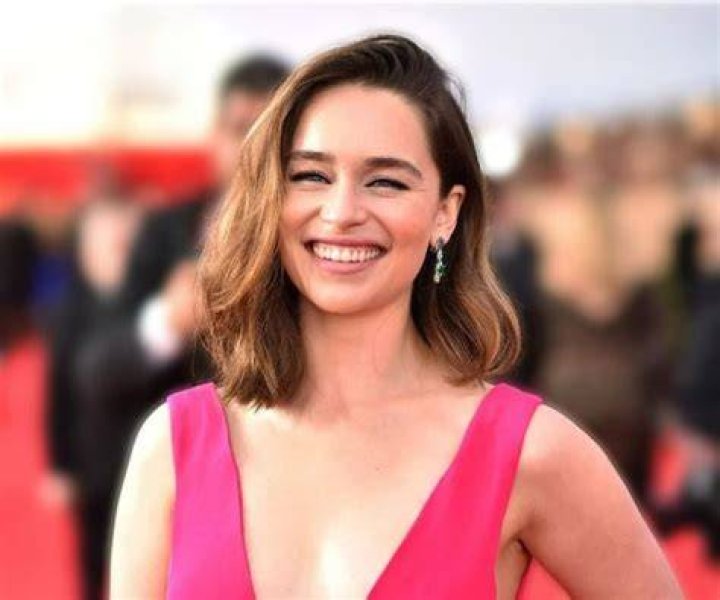 Emilia Clarke Biography (Age, Height, Boyfriend & More) mrDustBin