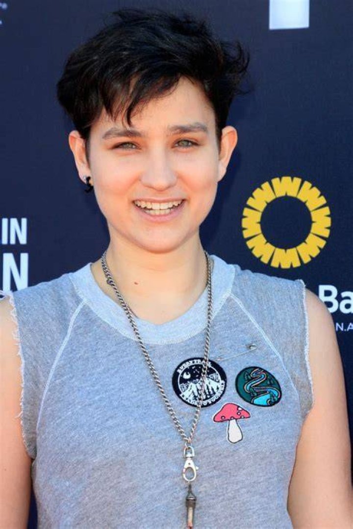 Fan Casting Bex Taylor-Klaus as The Cashier's Girlfriend in Rick and Morty's Tropical Adventure on myCast