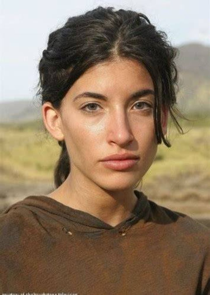Fan Casting Hazal Kaya as Alex Rousseau in LOST (Turkish Version) on myCast