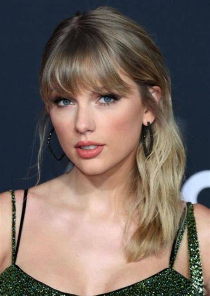 Fan Casting Moonbyul as Taylor Swift in Actresses Who Should Play Lesbian Couples on myCast