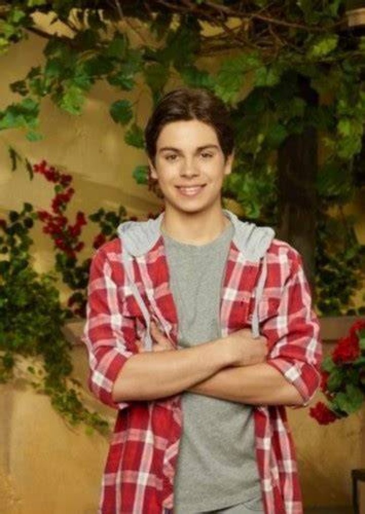 Fan Casting Noah Centineo as Max Russo in Wizards of Waverly Place on myCast