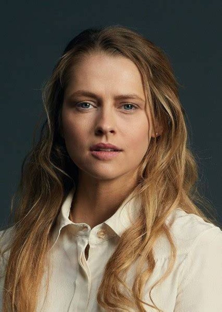 Fan Casting Teresa Palmer as Jordan Tate in Under siege (2024) on myCast