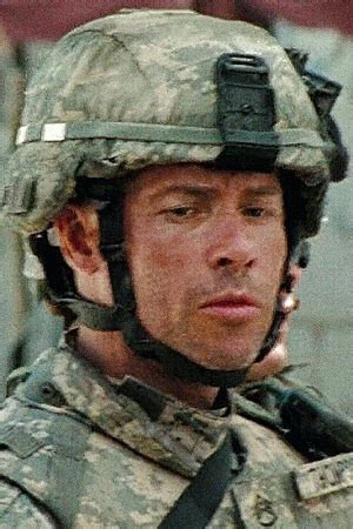 Guy Pearce as Sergeant Ray Duquette in Wild Things (2008)