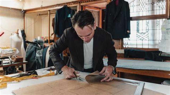 Hung Tailoring: The Art And Craft Of Bespoke Tailoring