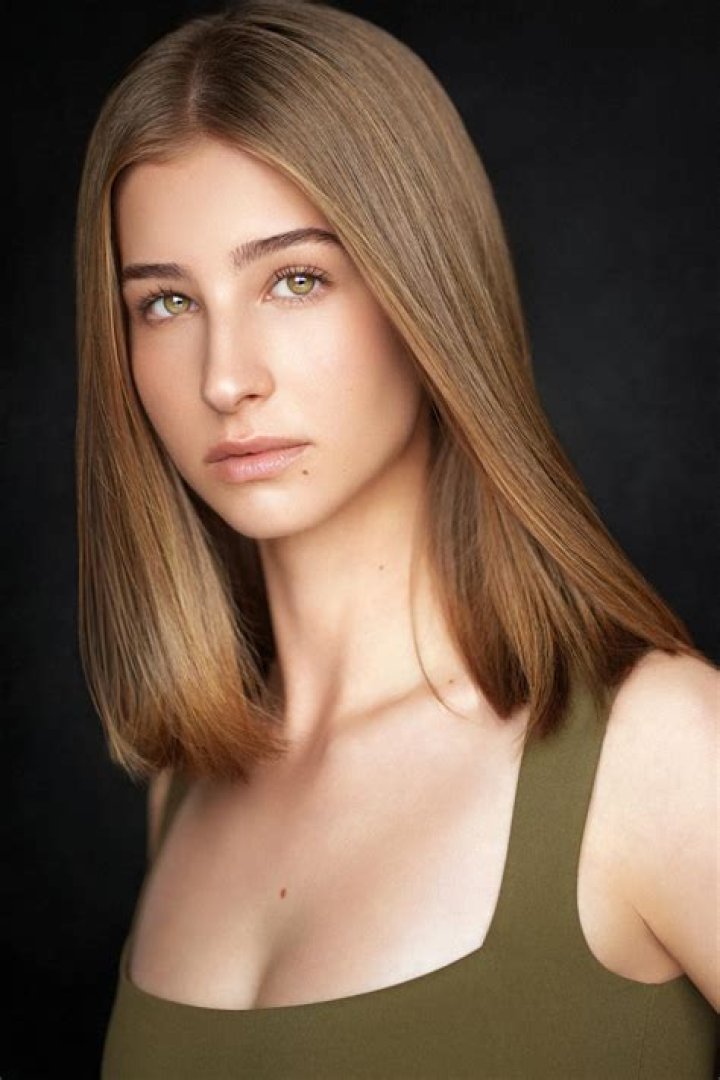 Jaeda Lily Miller as Sandra in Children of the Stones
