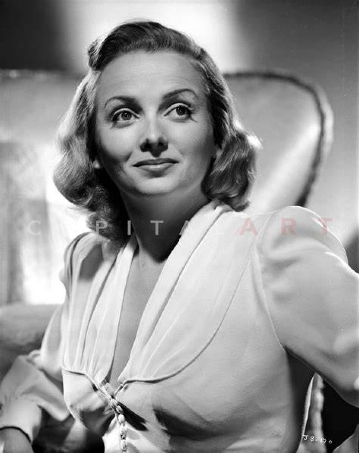 Jean Brooks Portrait in White Deep VNeck Seam Long Sleeve Linen Dress
