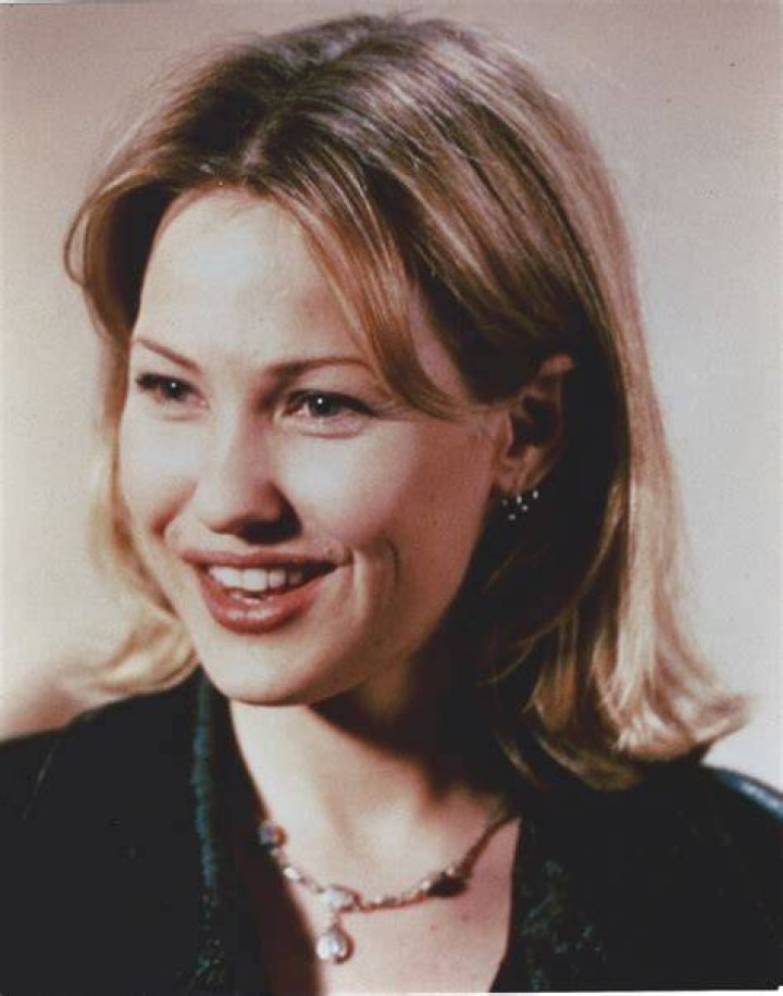 Joey Lauren Adams as Ophelia Peterson in Trading Places (1993)