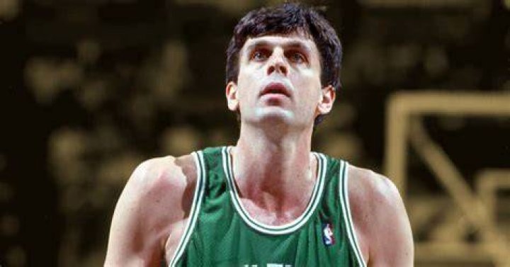 Kevin McHale as Eric Blonowitz in Drake & Josh (2019-2022)