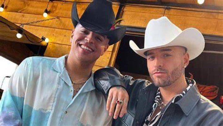 Maluma se besa con Eduin Caz y es exhibido por su esposa Lado.mx