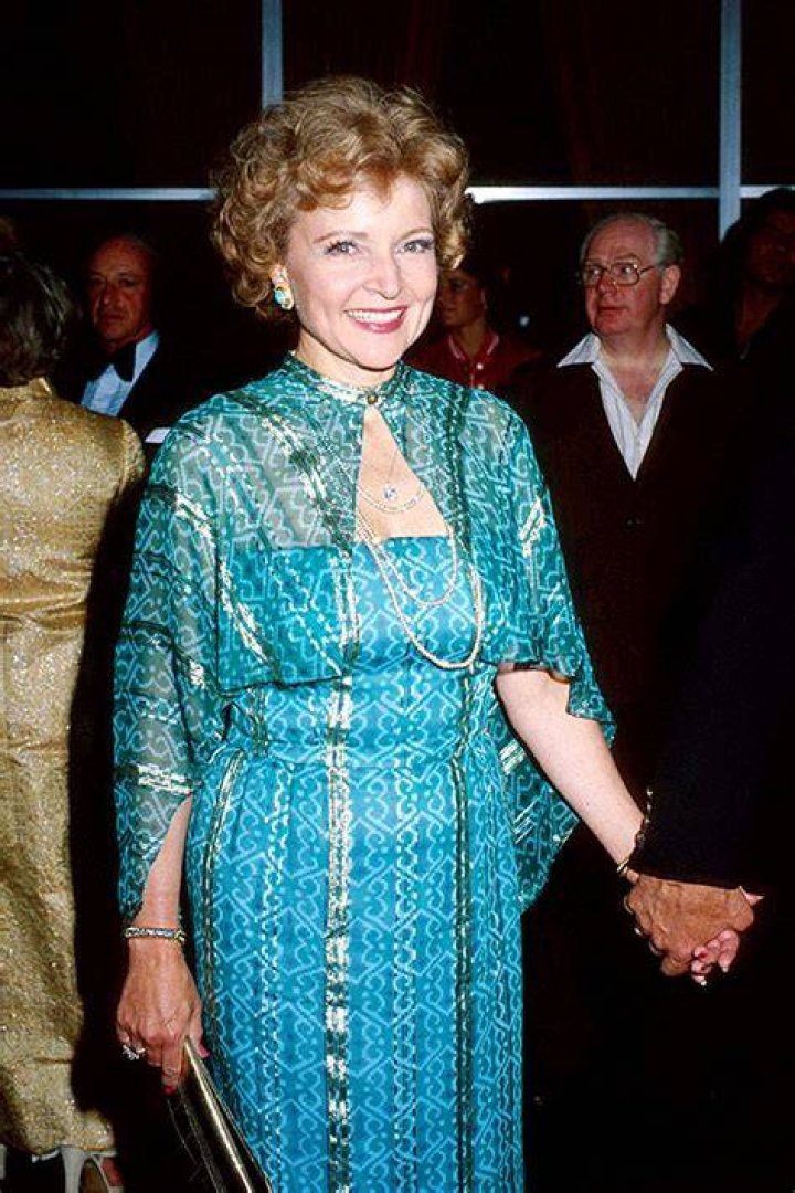 Martha Ludden Betty White, Age, Parents, Net Worth Think SkyLess