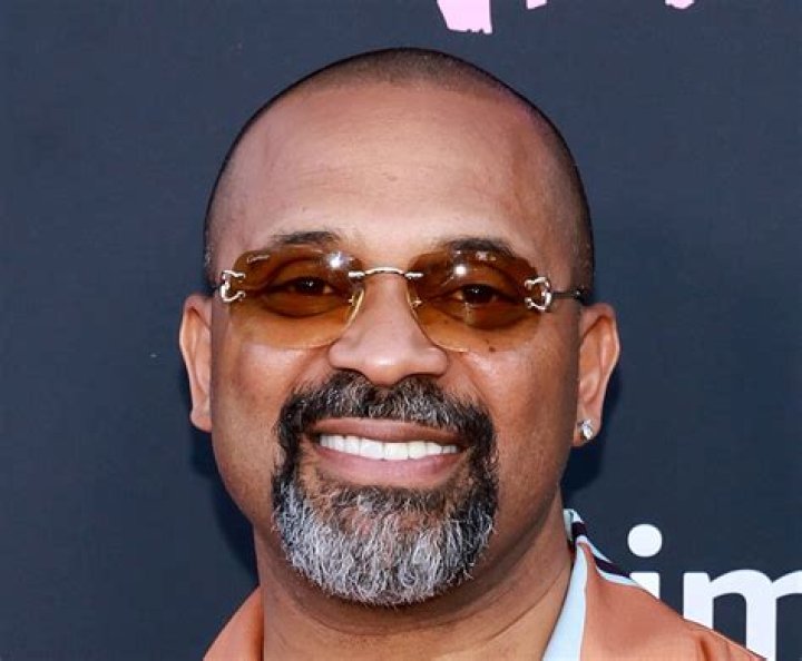 Mike Epps as Azzuri in Black Panther 1942
