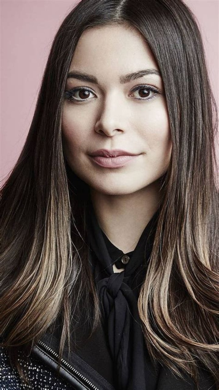 Miranda Cosgrove as Vivienne Kensington in Legally Blonde