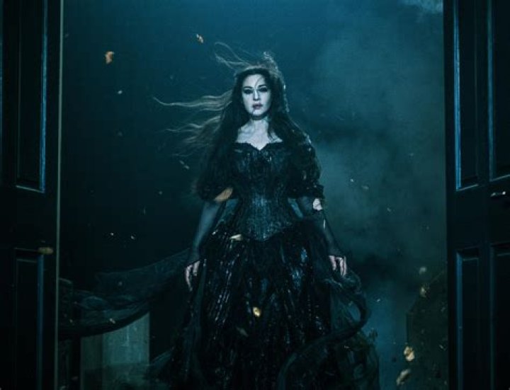 Monica Bellucci as Black Fairy in Once upon a time alternative cast