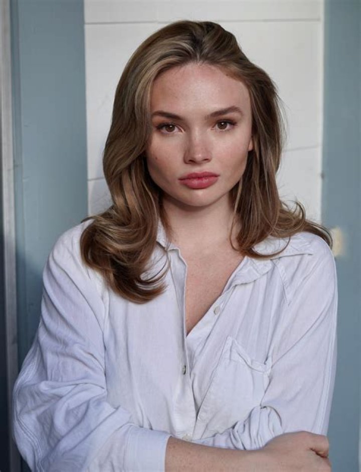 Natalie Alyn Lind as Clarke Griffin in The 100 Recast