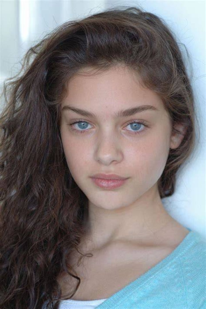 Odeya Rush as Hope Van-Dyne in Ant Man (Horror Movie)