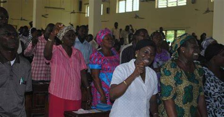 OOU VANGUARD STUDENTS AND LECTURERS GATHER TO PRAY FOR OLABISI