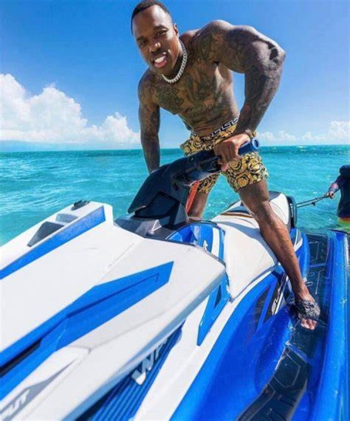 Popular Male Blogger Bandman Kevo UNVEILS Stomach After Lipo & Ab