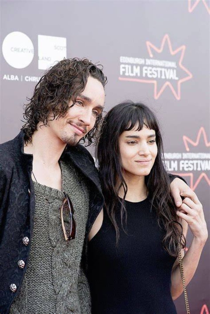 Robert Sheehan Partner: A Deep Dive Into His Relationships And Love Life