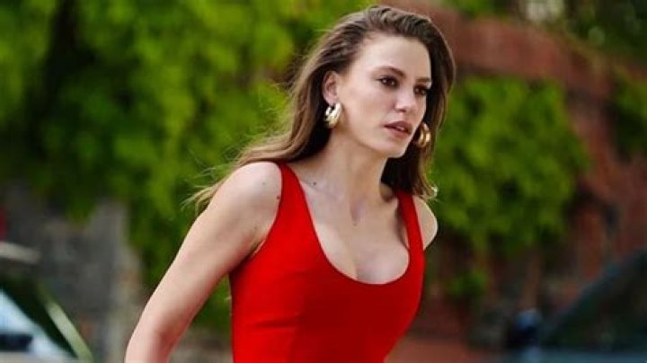 Serenay Sarıkaya as Lamia Shiabi in World of Corruption