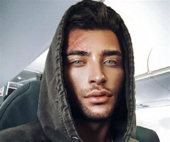 Toni Mahfud Biography Facts, Childhood, Family Life & Achievements