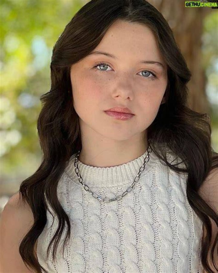 Violet McGraw as Lily in The Luminoos