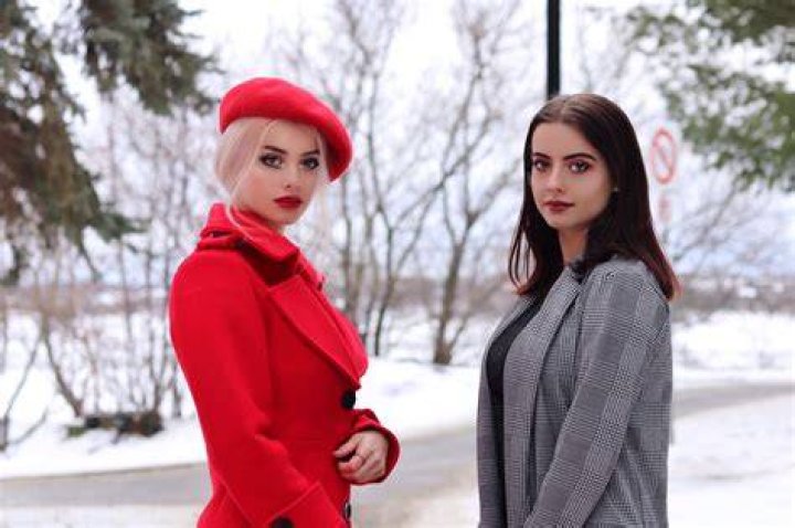 Wallpaper Julia Burch, Lauren Burch, twins, blonde model