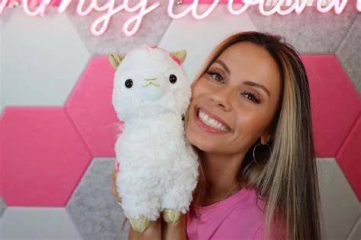 Who is Amyywoahh? What you should know about Amy Troyer Tuko.co.ke